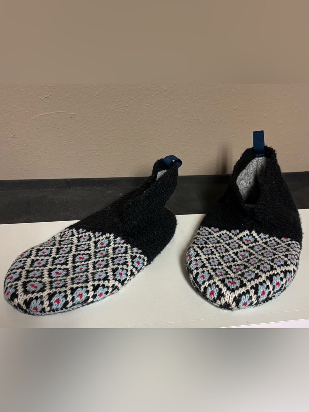 Cozy Black Knitted Bombas Slipper Socks with Patterned Toe
